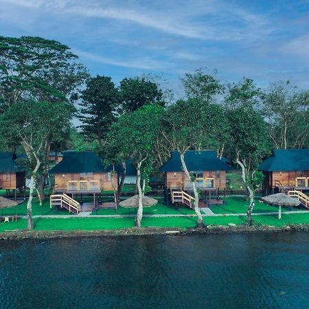 Water Scapes Hotel Kumarakom Exterior photo