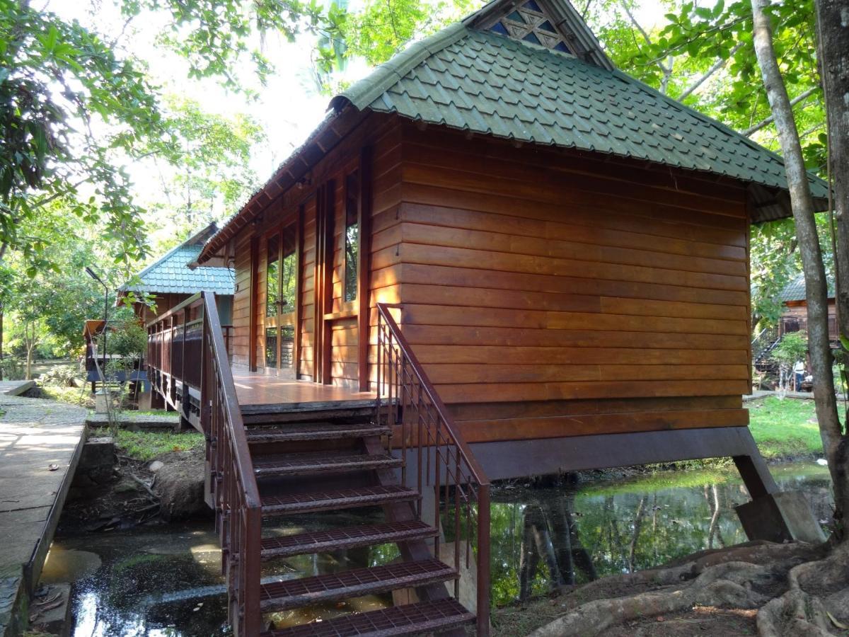 Water Scapes Hotel Kumarakom Exterior photo