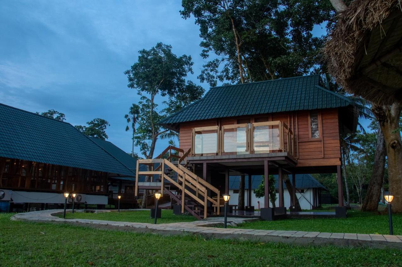 Water Scapes Hotel Kumarakom Exterior photo