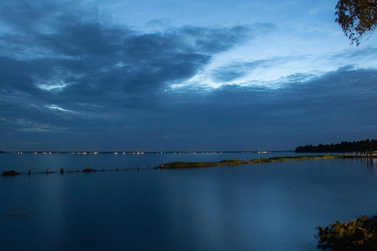 Water Scapes Hotel Kumarakom Exterior photo