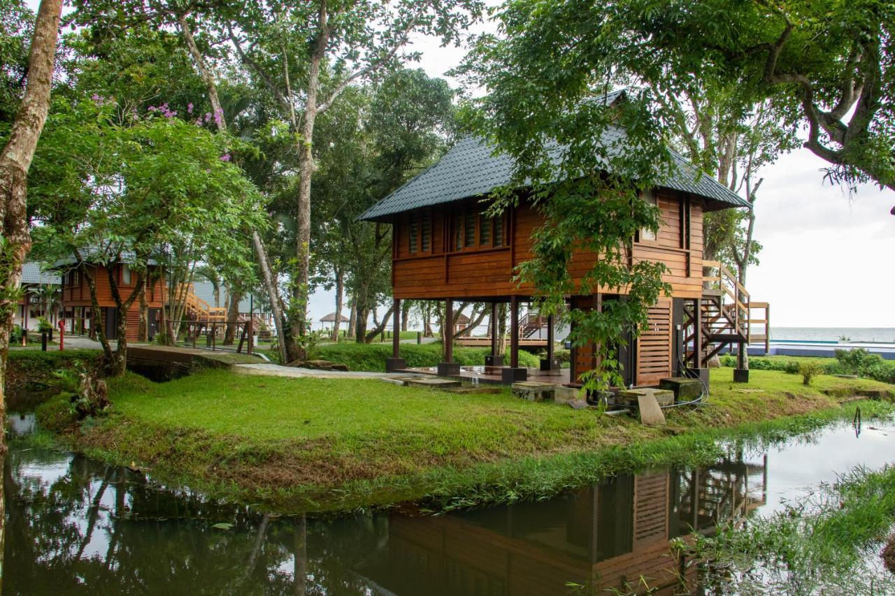 Water Scapes Hotel Kumarakom Exterior photo