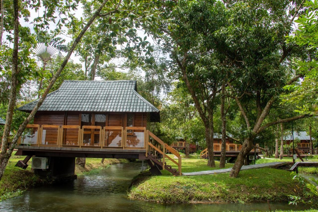 Water Scapes Hotel Kumarakom Exterior photo