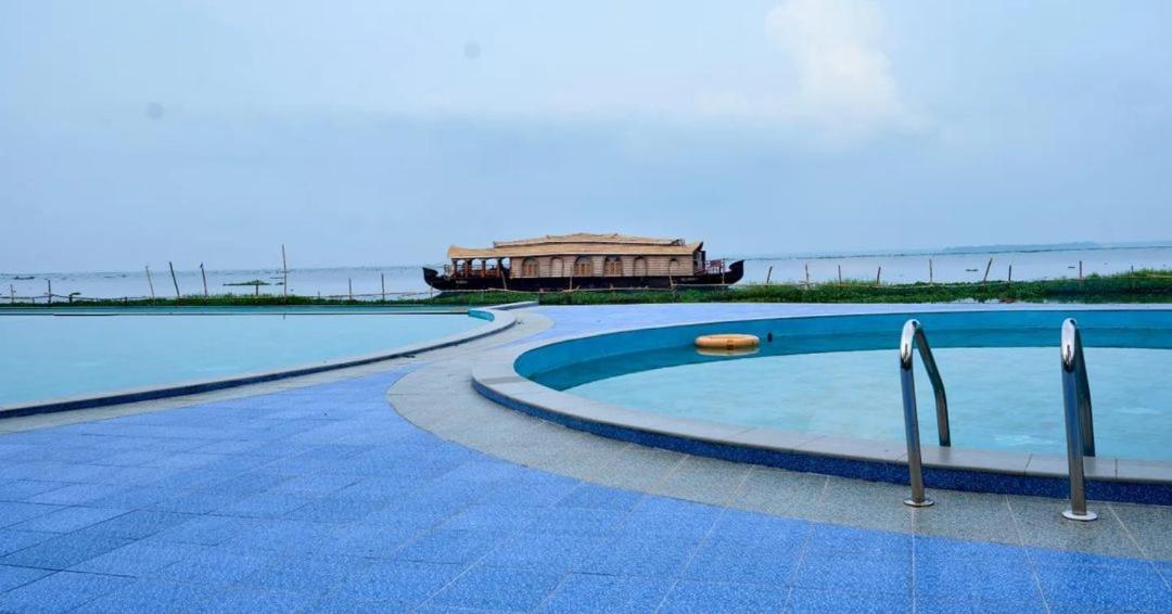 Water Scapes Hotel Kumarakom Exterior photo