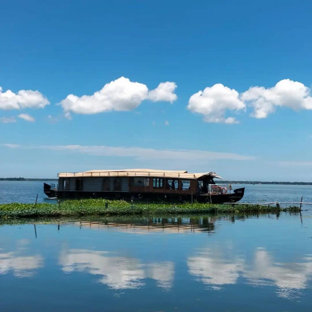 Water Scapes Hotel Kumarakom Exterior photo