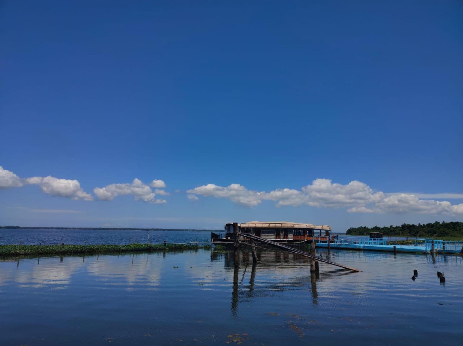 Water Scapes Hotel Kumarakom Exterior photo