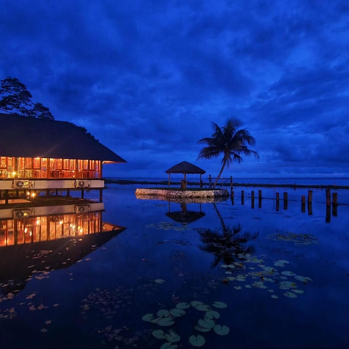 Water Scapes Hotel Kumarakom Exterior photo