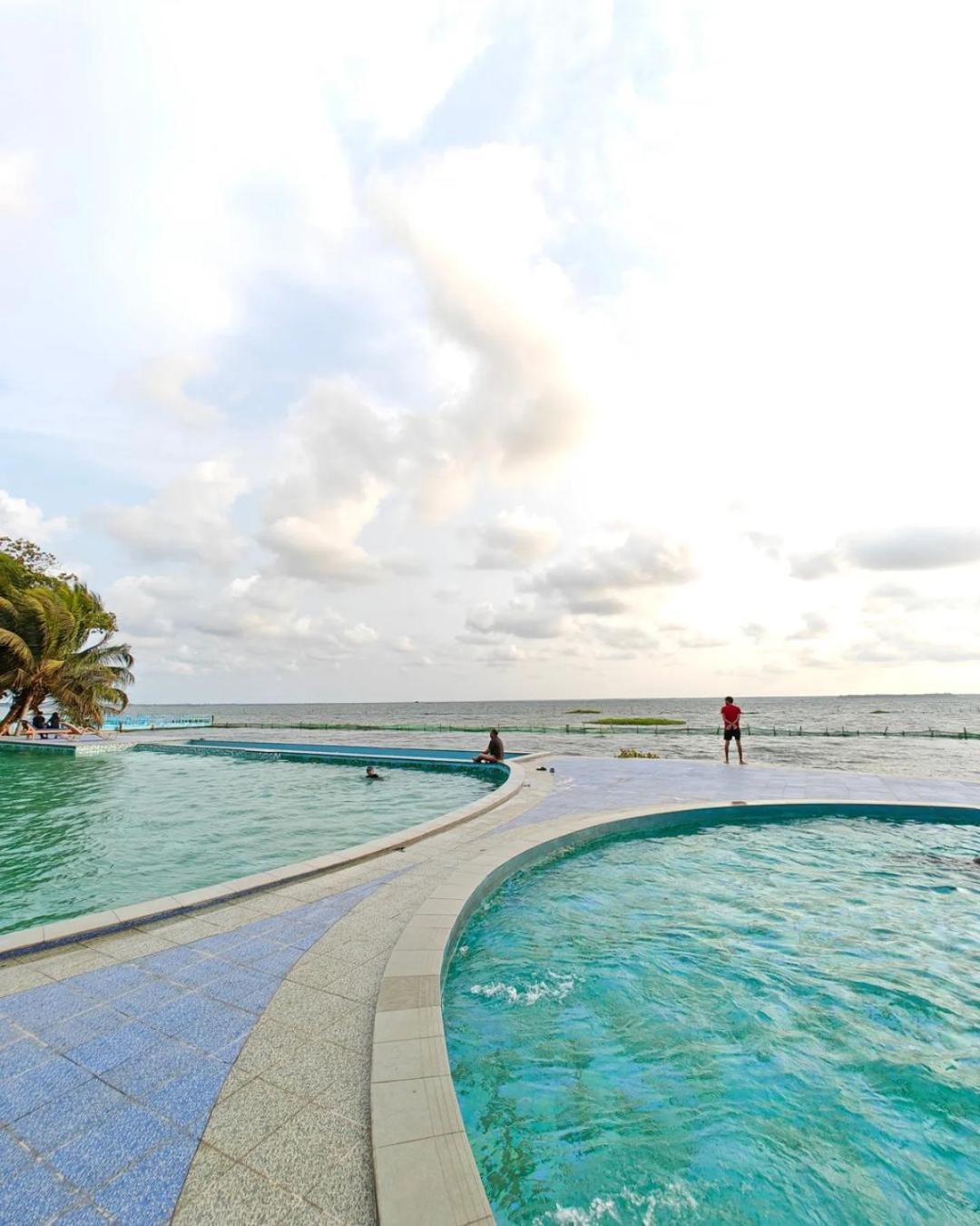 Water Scapes Hotel Kumarakom Exterior photo