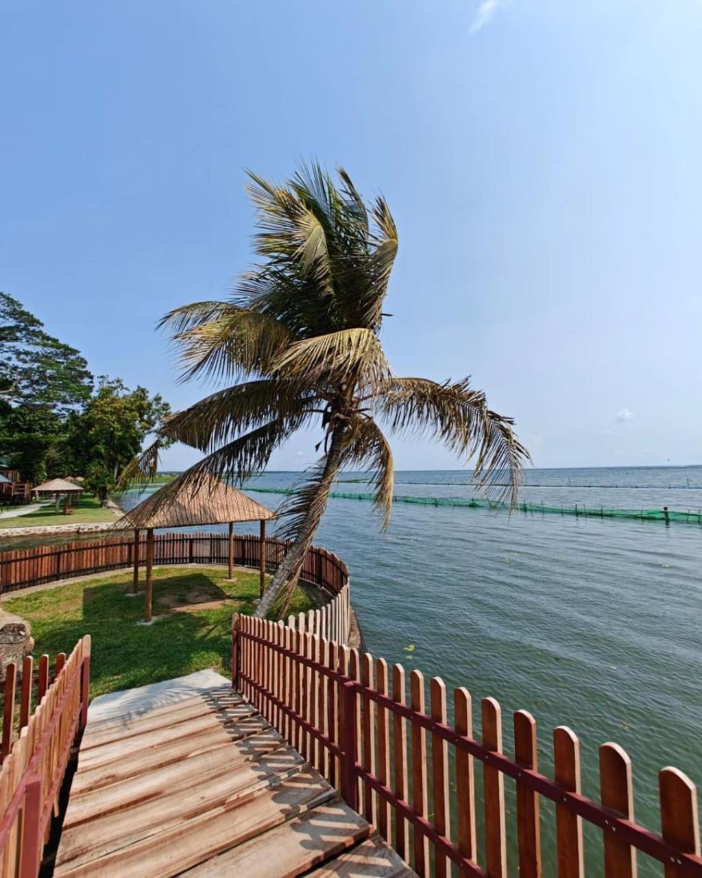 Water Scapes Hotel Kumarakom Exterior photo