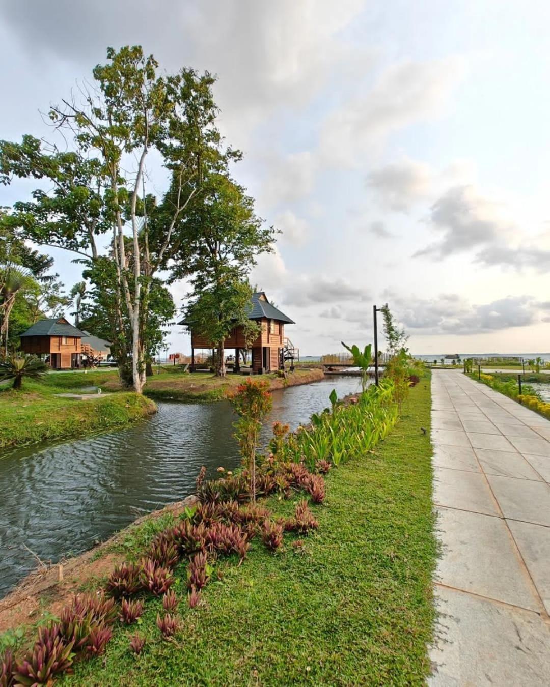 Water Scapes Hotel Kumarakom Exterior photo