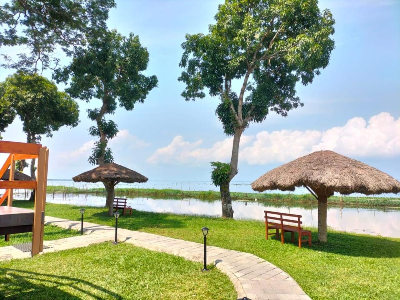 Water Scapes Hotel Kumarakom Exterior photo