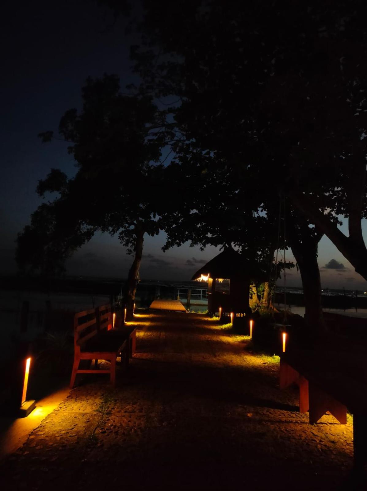 Water Scapes Hotel Kumarakom Exterior photo