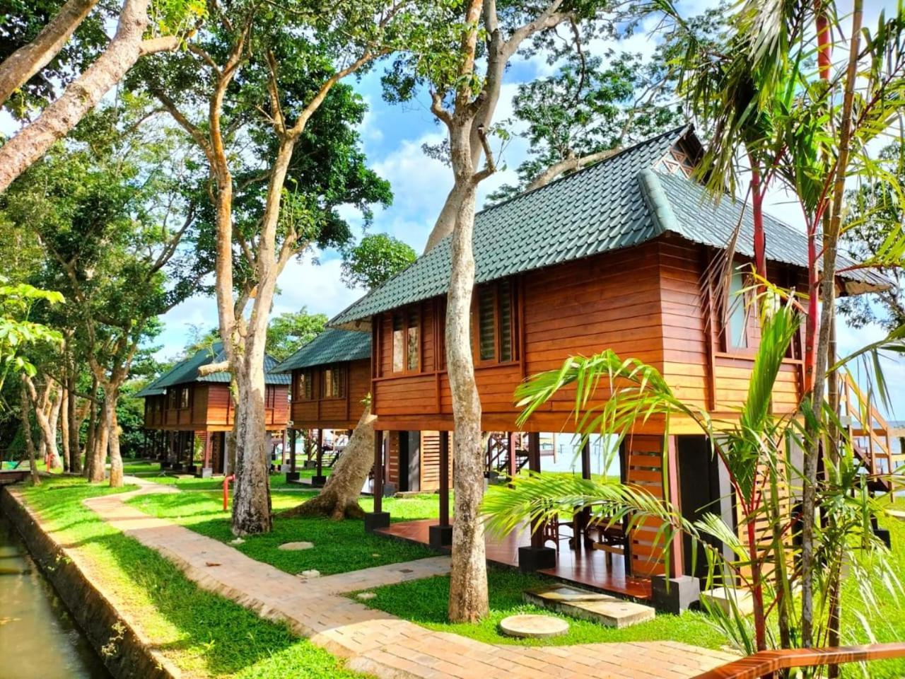 Water Scapes Hotel Kumarakom Exterior photo