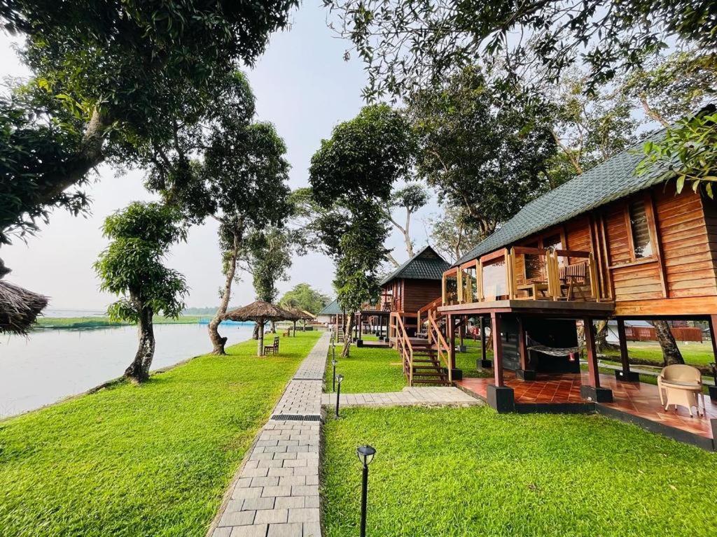 Water Scapes Hotel Kumarakom Exterior photo