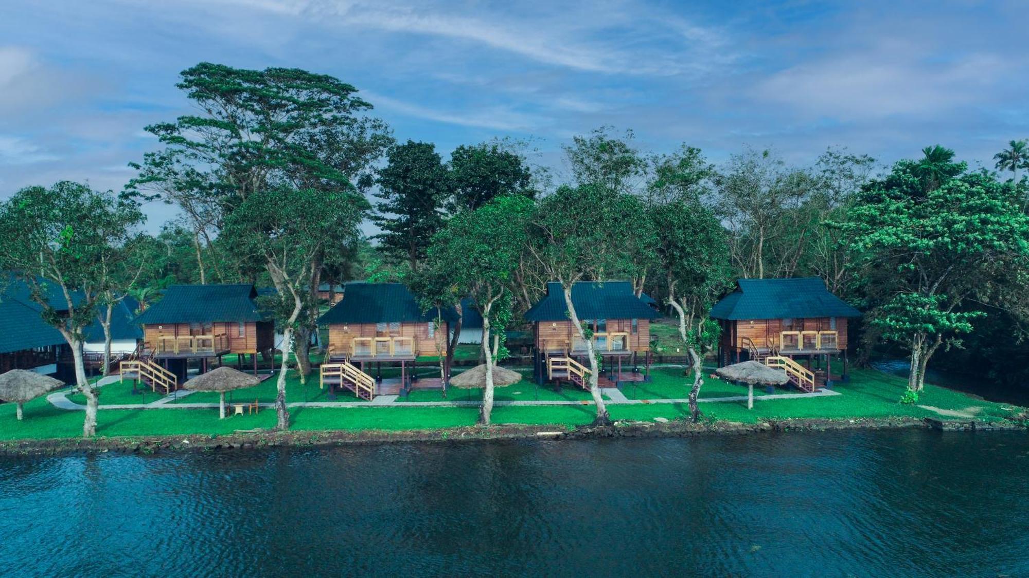 Water Scapes Hotel Kumarakom Exterior photo